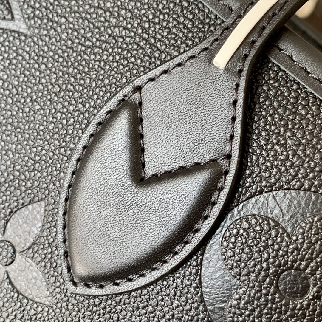 l0vis Vvtt0n neverfull mm monogram empreinte leather black m45856 32cm