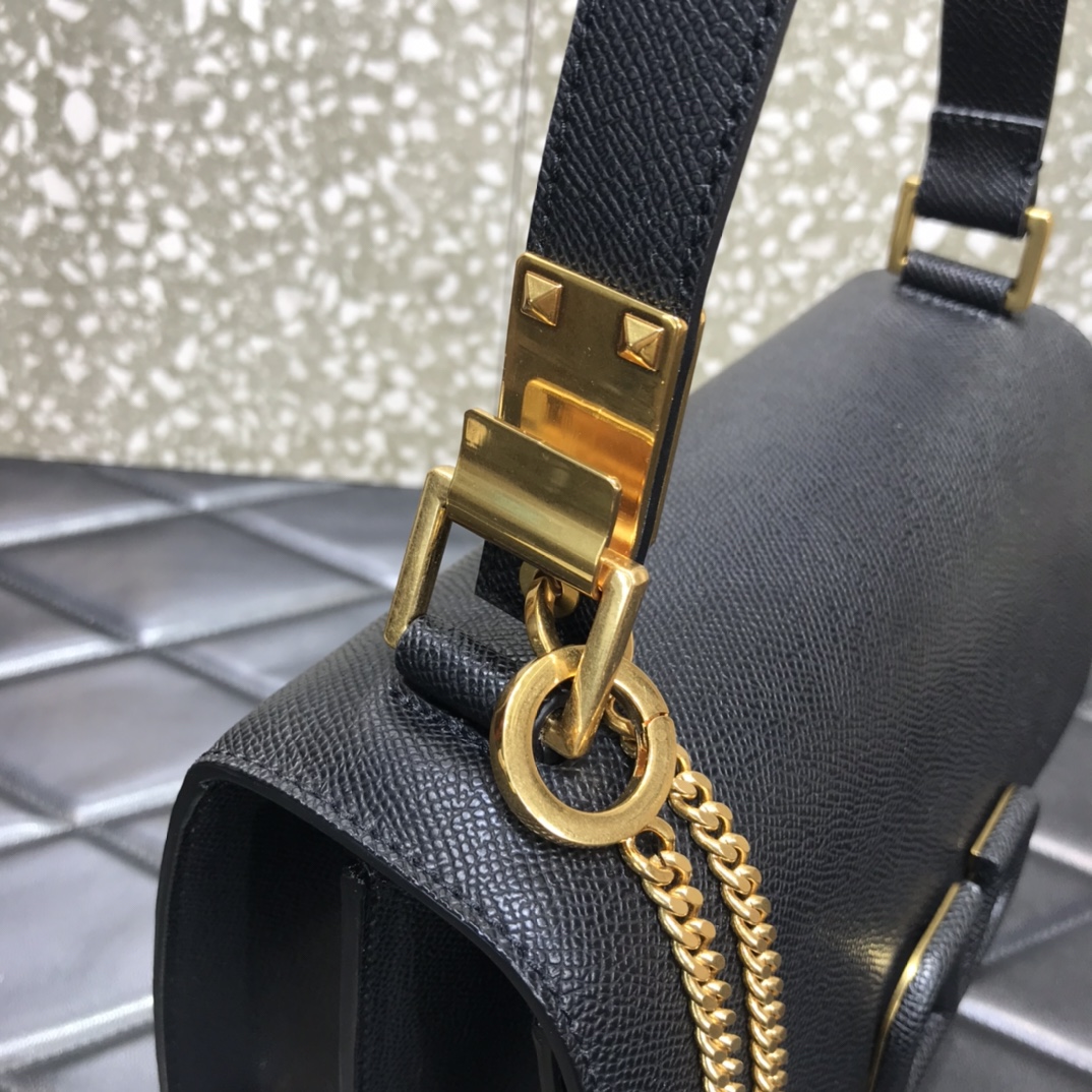 Va1e*ntin0 vsling grainy calfskin shoulder bag black vw2b0f00 22 x 11 x 17 cm