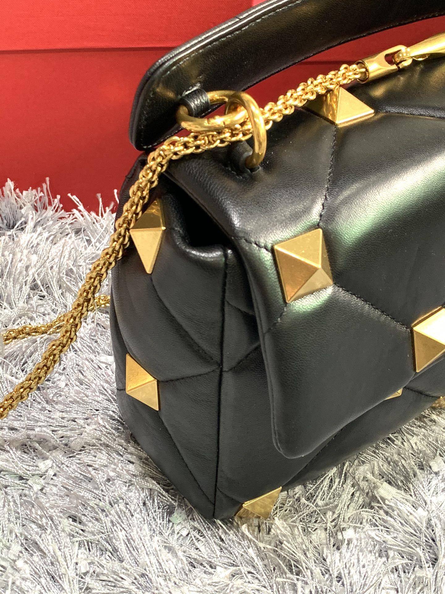 Va1e*ntin0 large roman stud the shoulder bag in nappa with chain black ww2b0i60bsf 30 x 20 x 12 cm