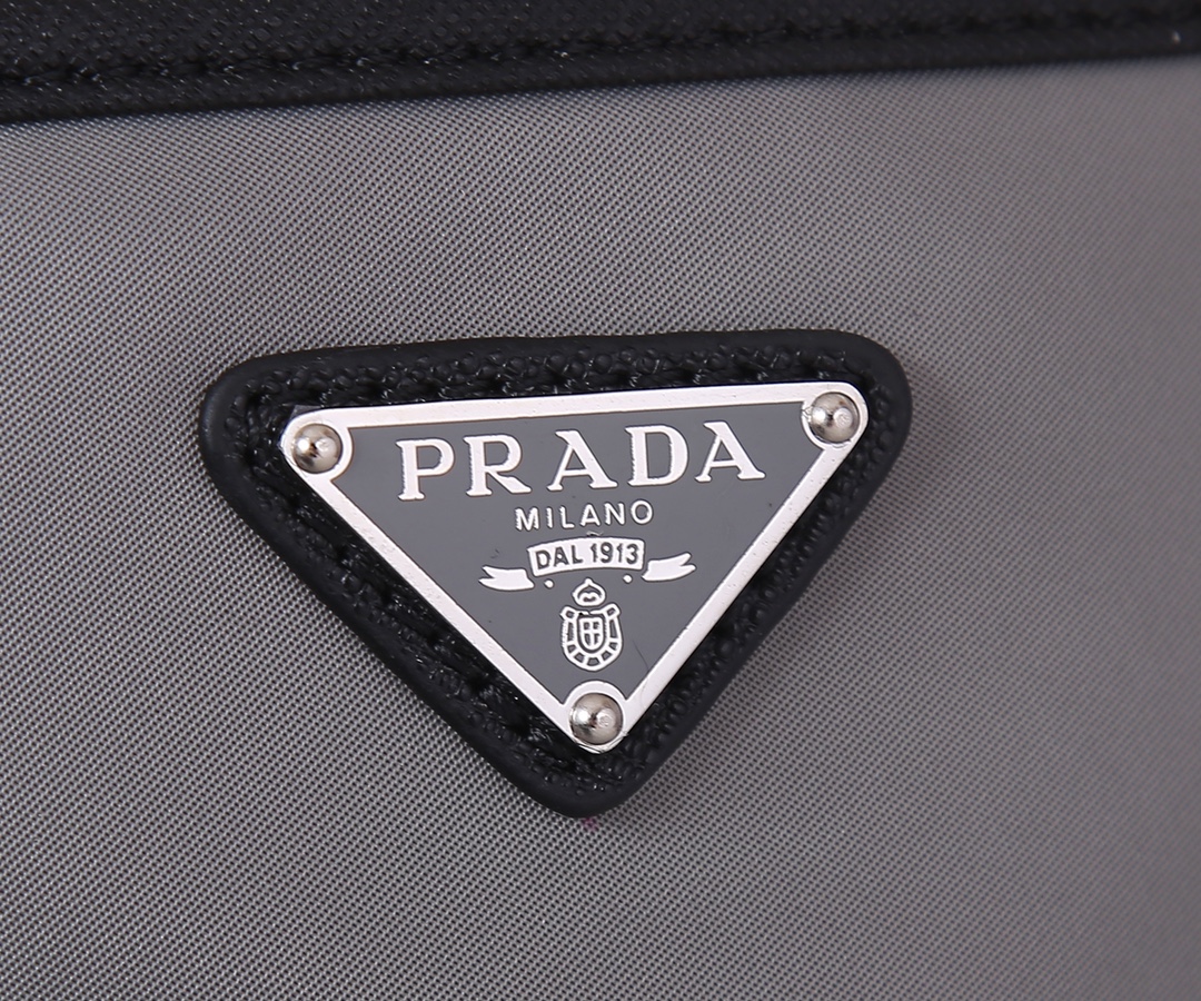Pra*a re-nylon and saffiano leather shoulder bag grey 2vh112 20 x 16 x 5 cm