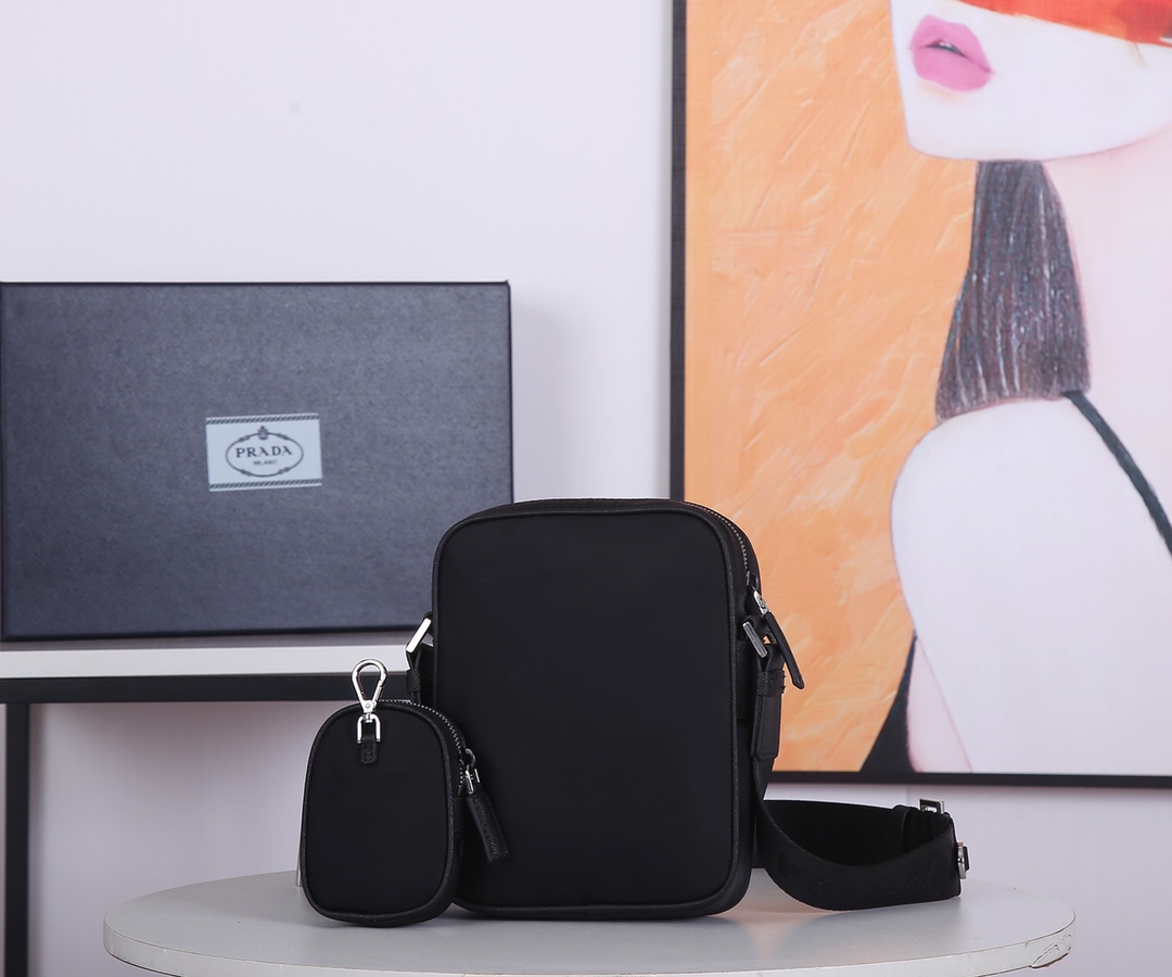 Pra*a re-nylon and saffiano leather shoulder bag black 2vh112 20 x 16 x 5 cm