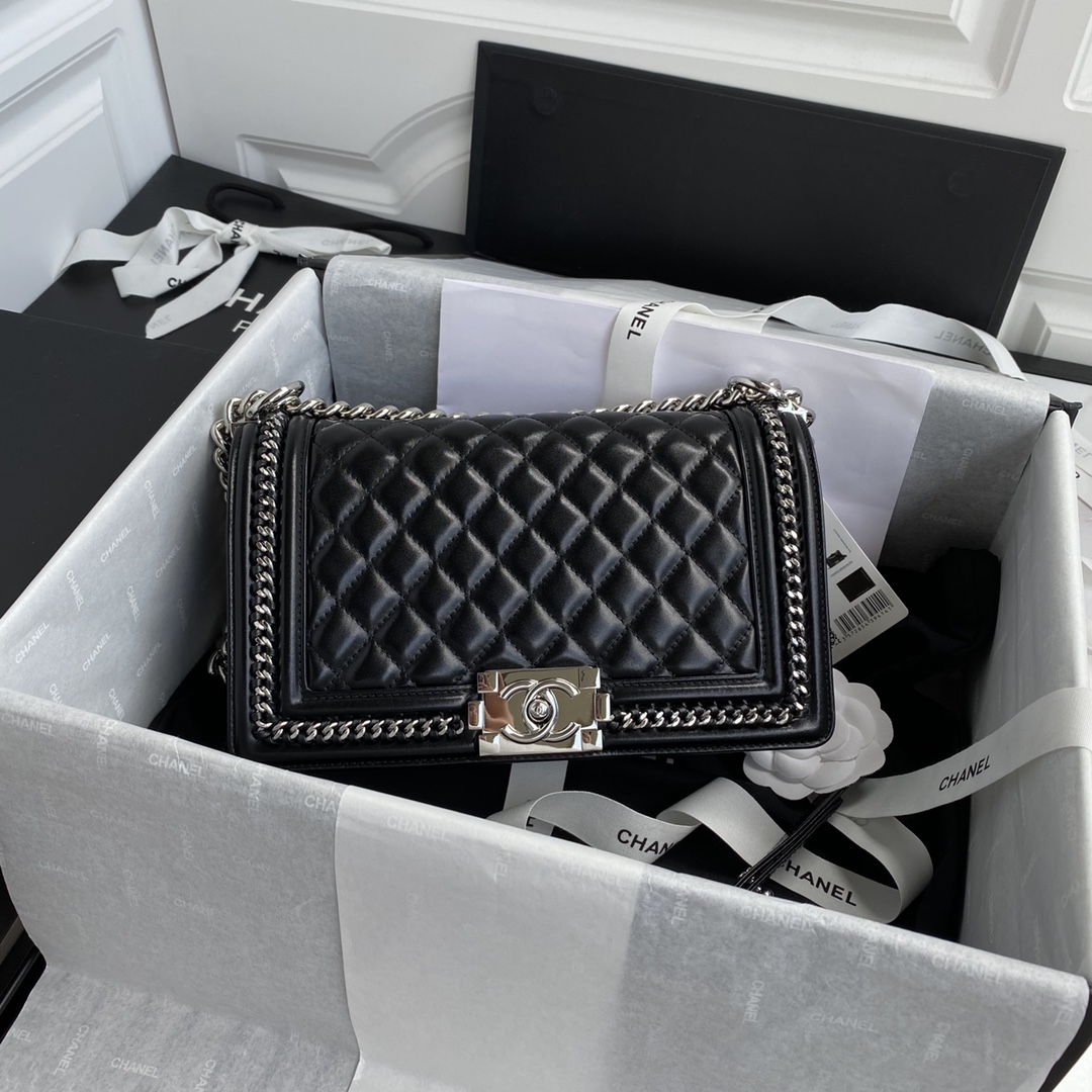 Ch**el medium quilted lambskin metal hardware black a67086 15 x 25 x 9 cm