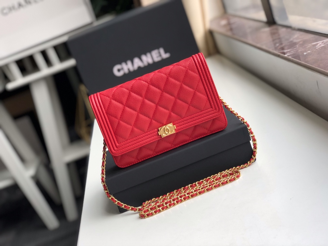 Ch**el boy wallet on chain grained calfskin red 80287 19.5 x 12.5 x 4 cm