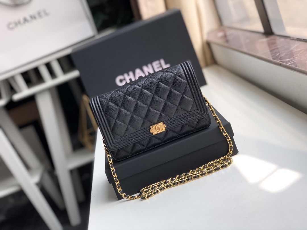 Ch**el boy wallet on chain grained calfskin black 80287 19.5 x 12.5 x 4 cm