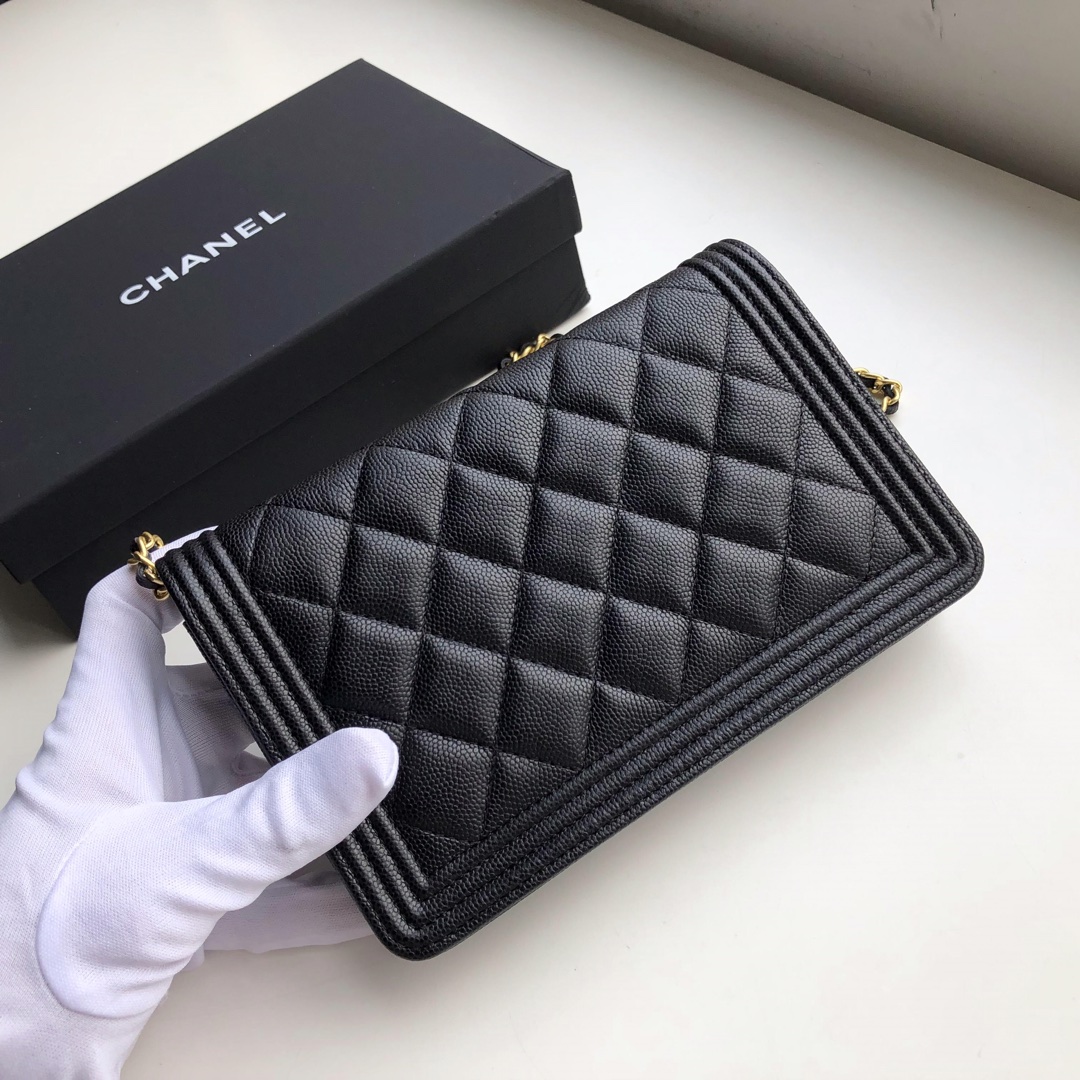 Ch**el boy wallet on chain grained calfskin black 80287 19.5 x 12.5 x 4 cm