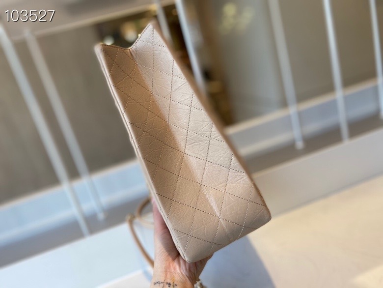 ch**el large D1am0nd pattern leather shopping bag beige as661 35 x 26 x 11 cm