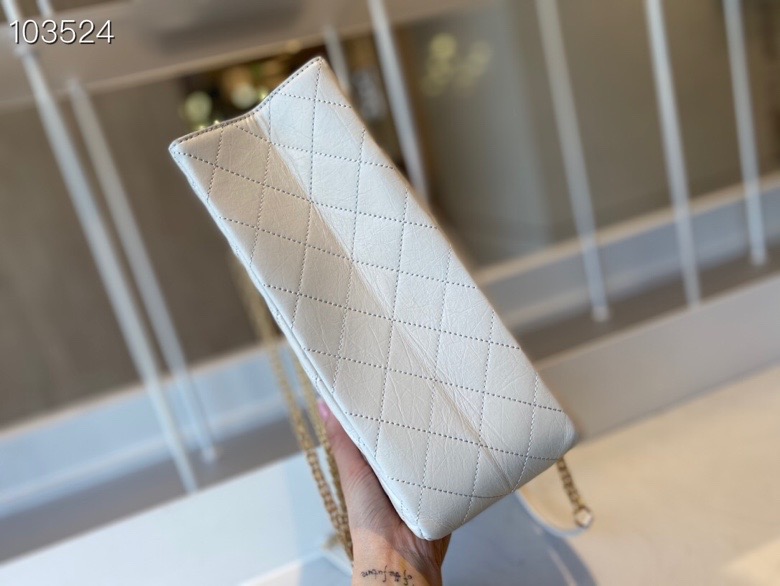 ch**el large D1am0nd pattern leather shopping bag white as661 35 x 26 x 11 cm