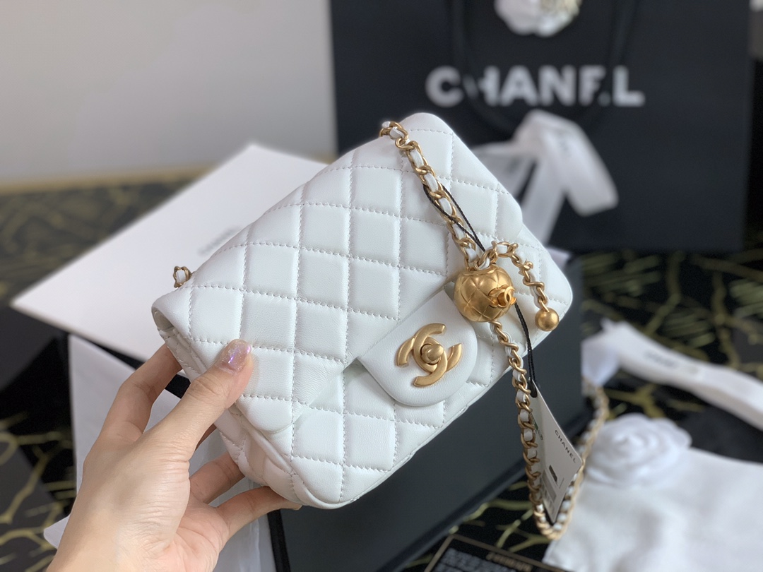 Ch**el small charm strap flap bag lambskin white as1786 13 x 18 x 7 cm