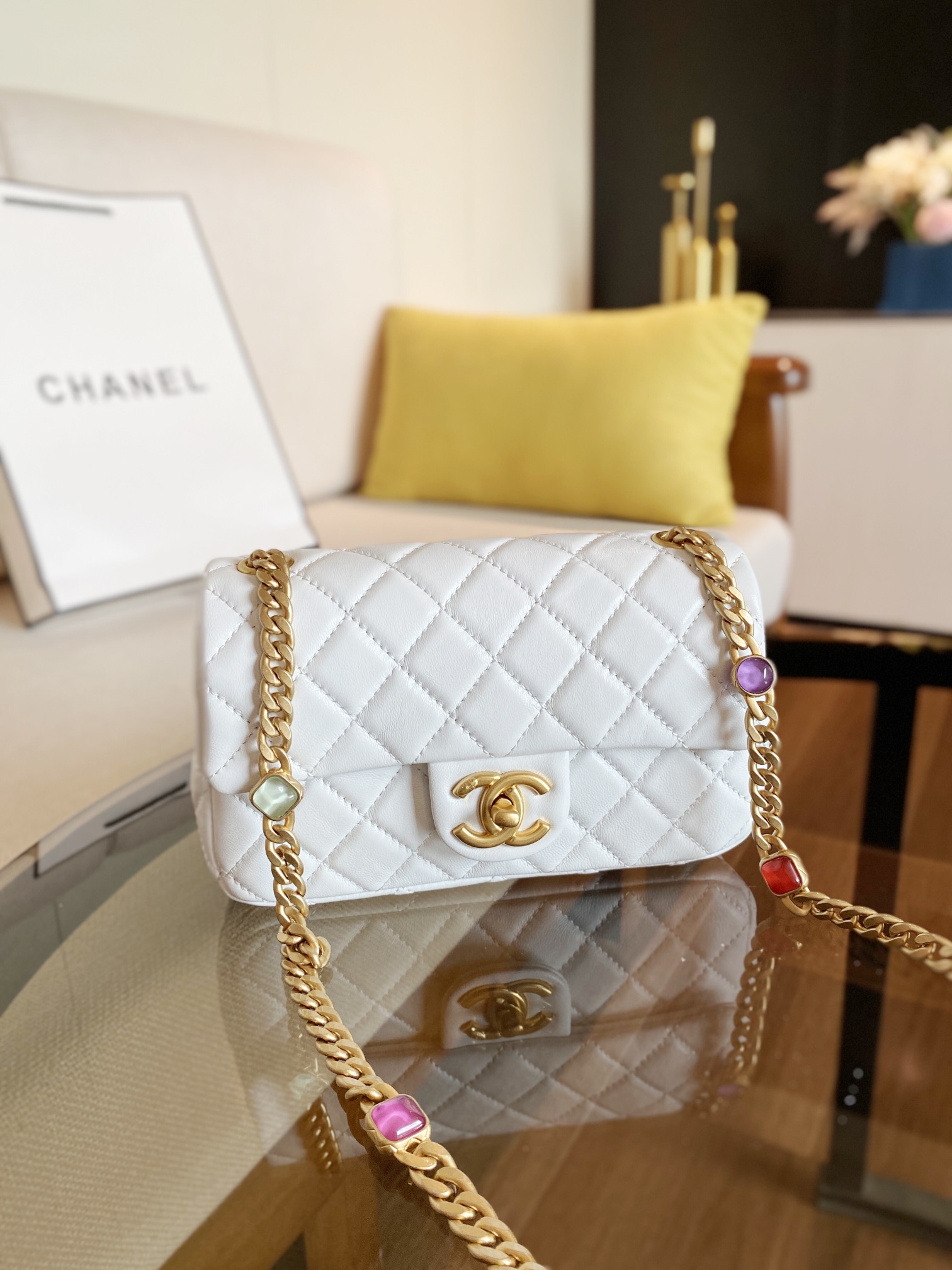 Ch**el small resin stones chain flap bag lambskin white as2380 12.5 x 20 x 7 cm