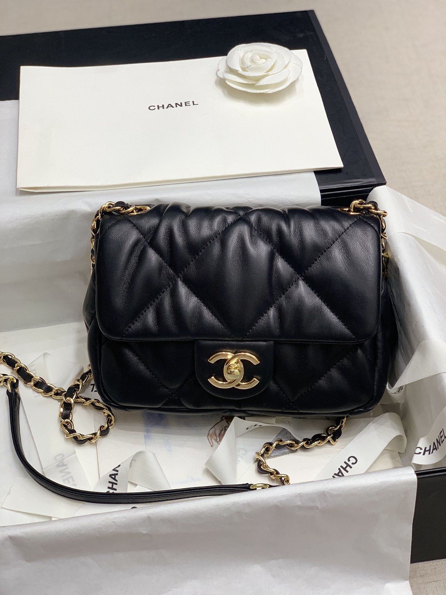 Ch**el small calfskin bubbly flap bag black as2232 19 x 14.5 x 8.5 cm