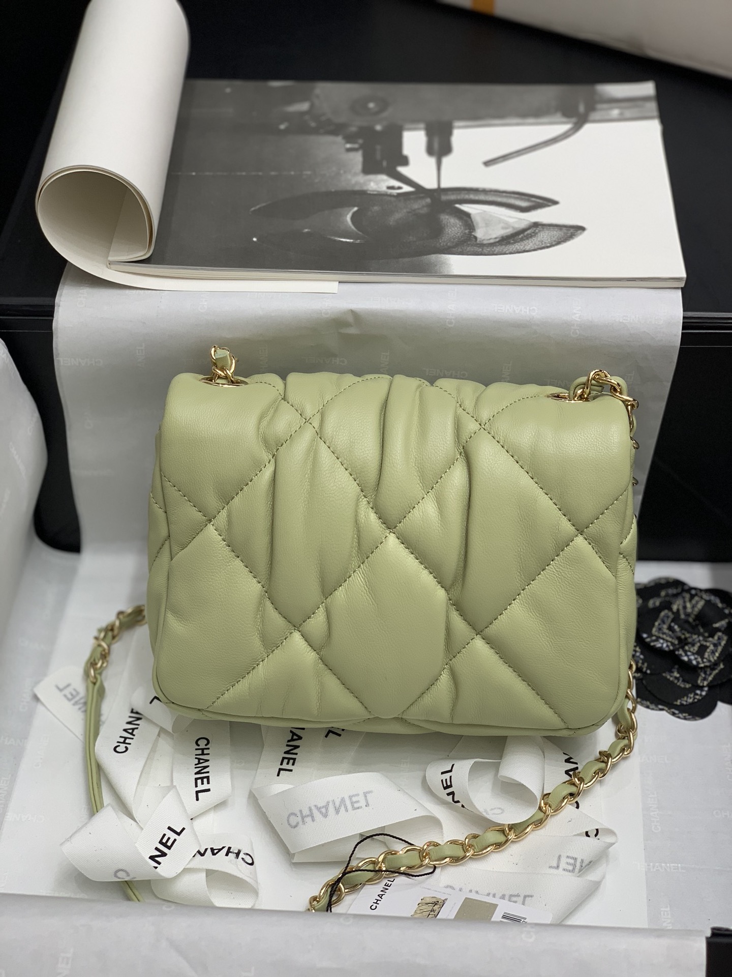Ch**el small calfskin bubbly flap bag green as2232 19 x 14.5 x 8.5 cm