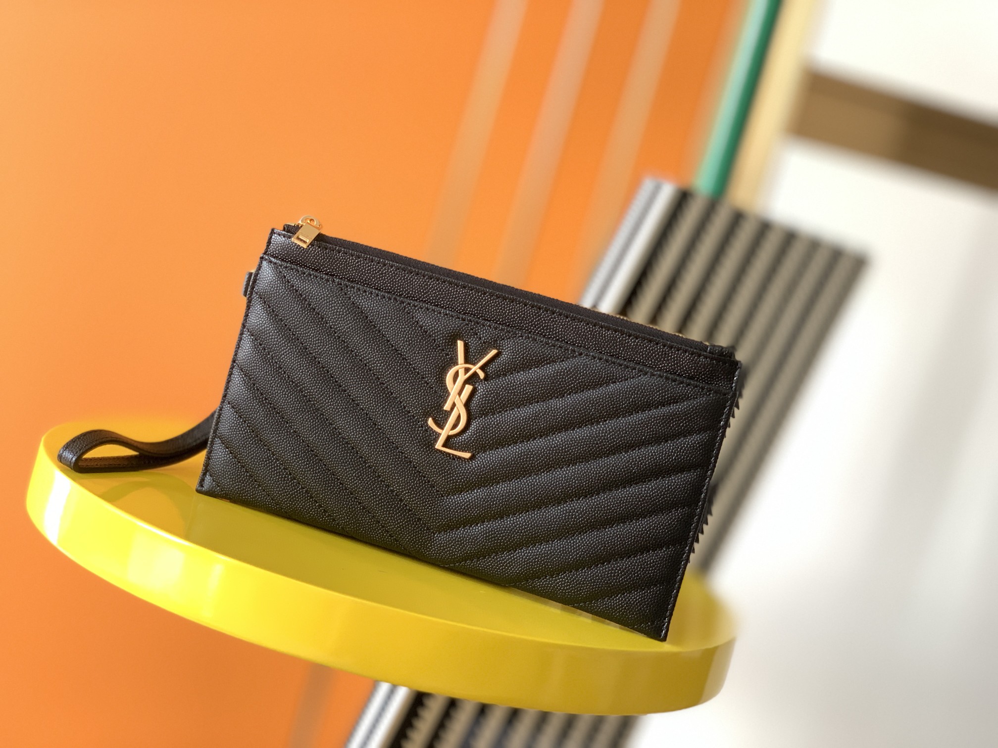 Y51 monogram large bill pouch in grain de poudre embossed leather black 636313 23 x 13 x 1 cm