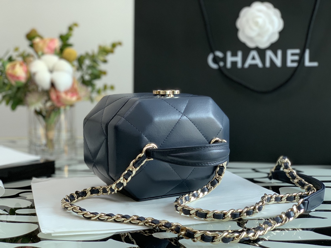 Ch**el small vanity case lambskin and gold metal dark blue as2630 15 x 10 x 11 cm