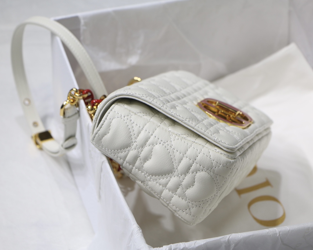 D10r small D10ramour caro bag cannage calfskin with heart motif white m9241 20 x 12 x 7 cm