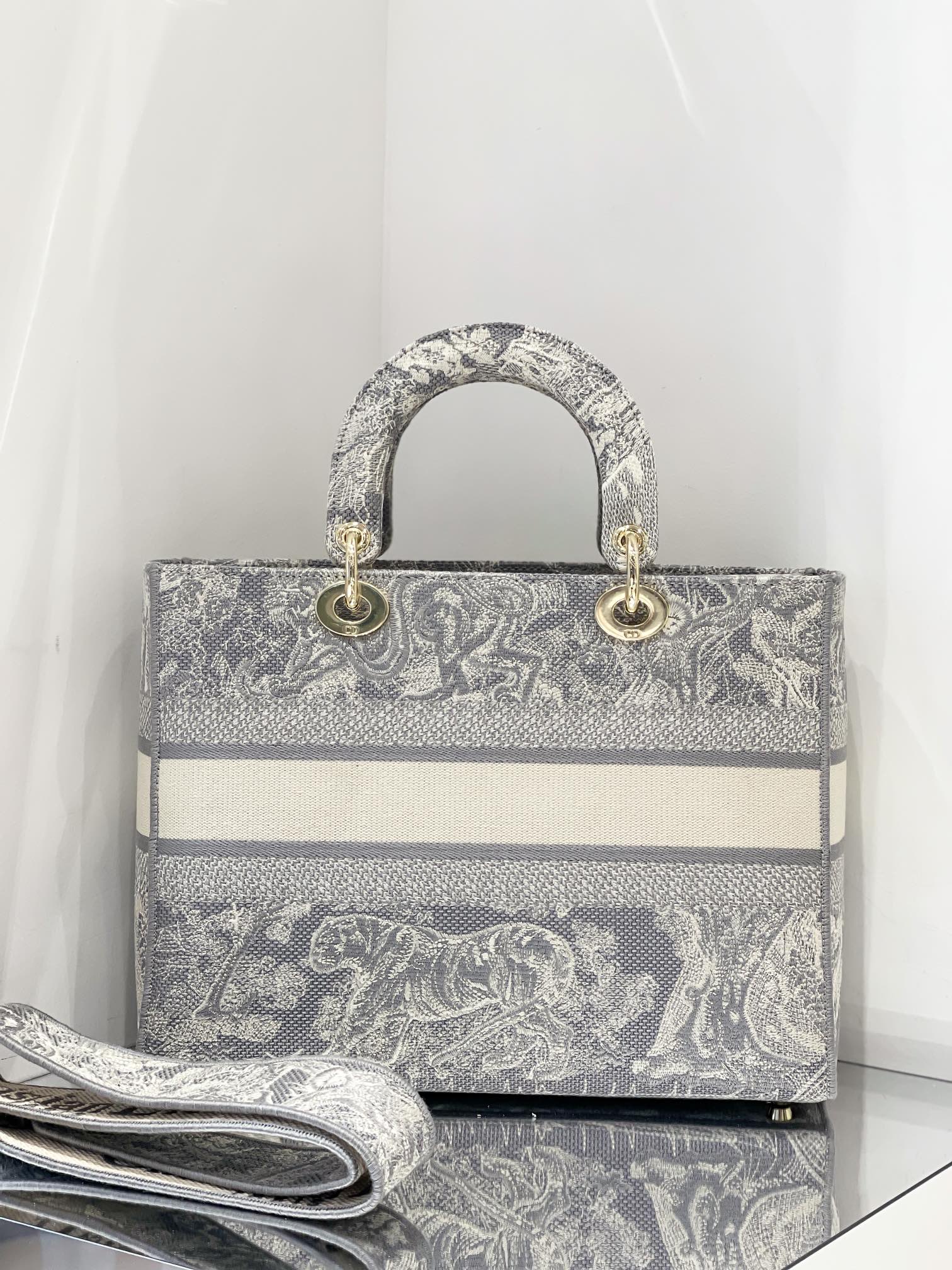 D10r large lady d-lite bag gray toile de jouy reverse embroidery m0566 32 x 25 x 11 cm