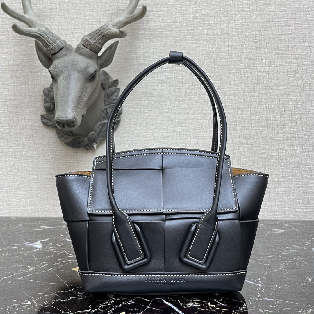 b0tt*ga Ven*ta small arco black 600606 29 x 8 x 17 cm