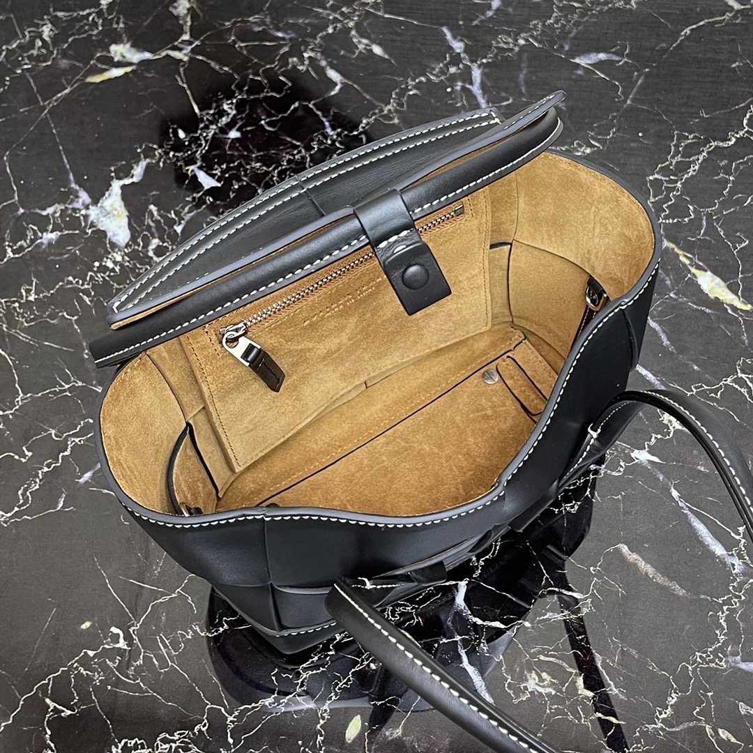 b0tt*ga Ven*ta small arco black 600606 29 x 8 x 17 cm
