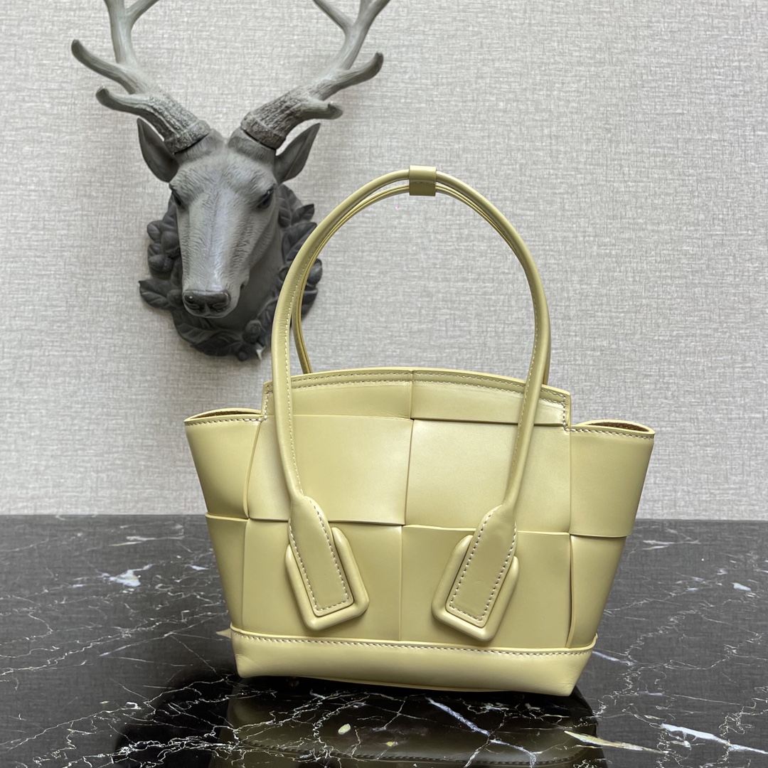 b0tt*ga Ven*ta small arco sunshine yellow 600606 29 x 8 x 17 cm