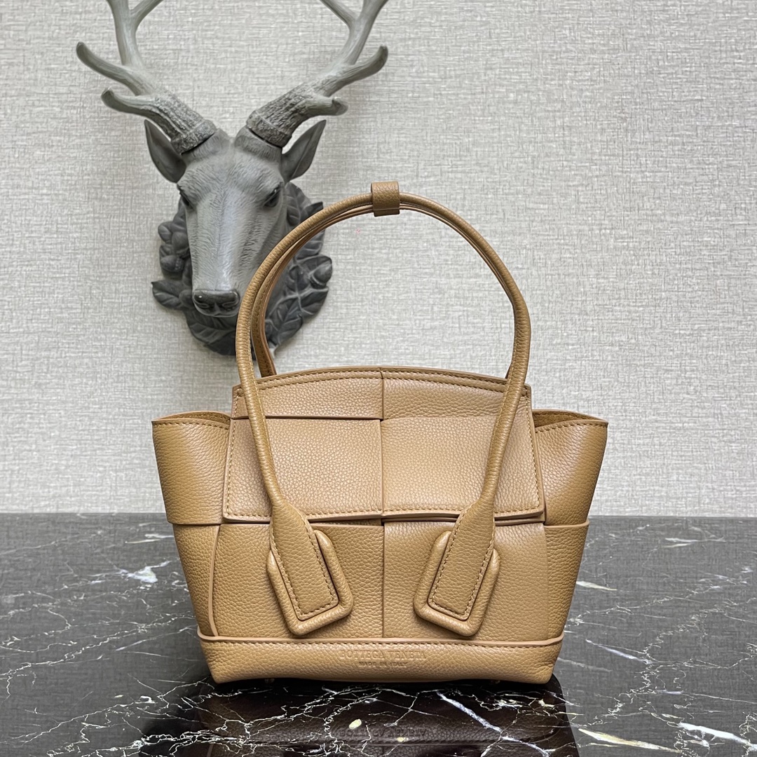 b0tt*ga Ven*ta small arco beige 600606 29 x 8 x 17 cm
