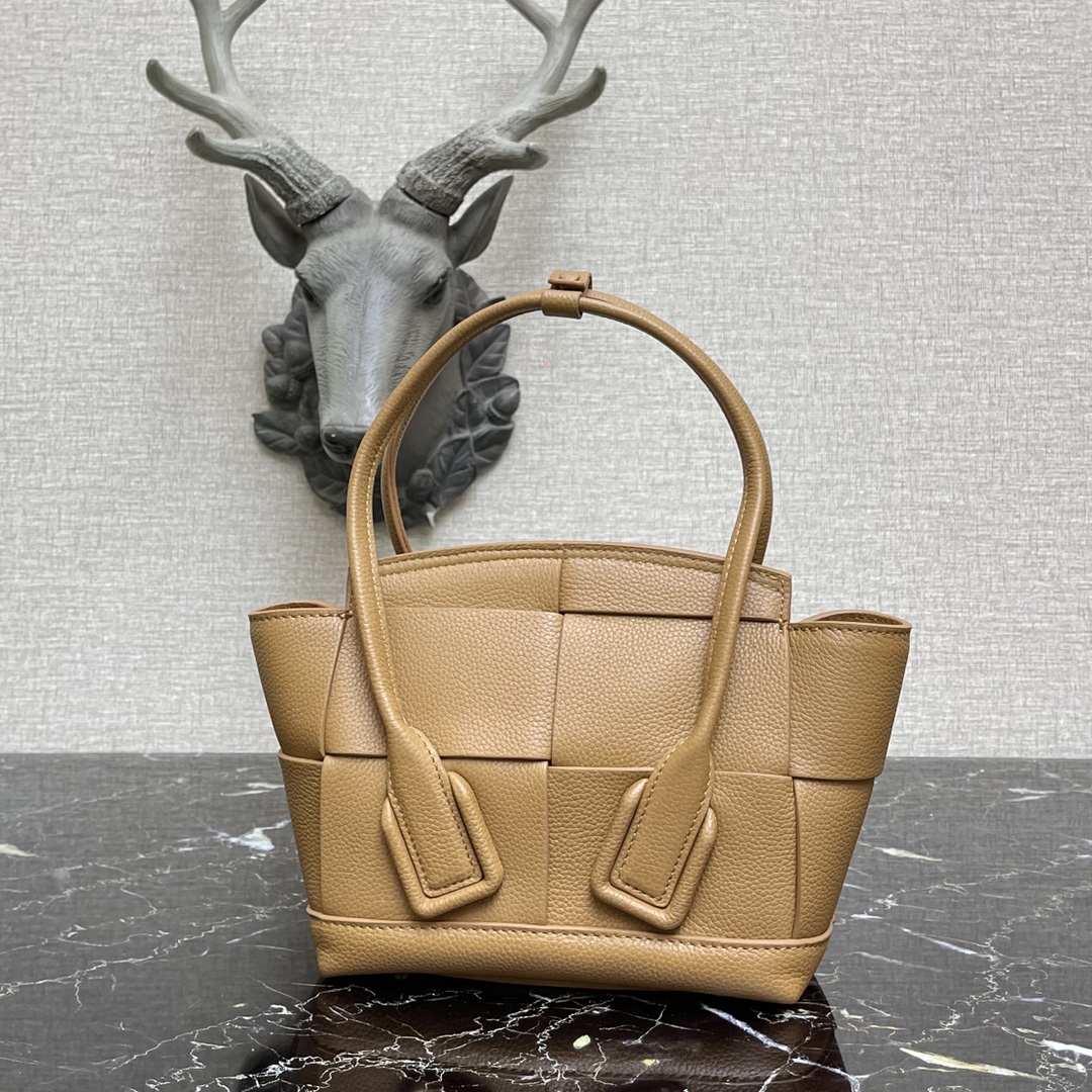 b0tt*ga Ven*ta small arco beige 600606 29 x 8 x 17 cm