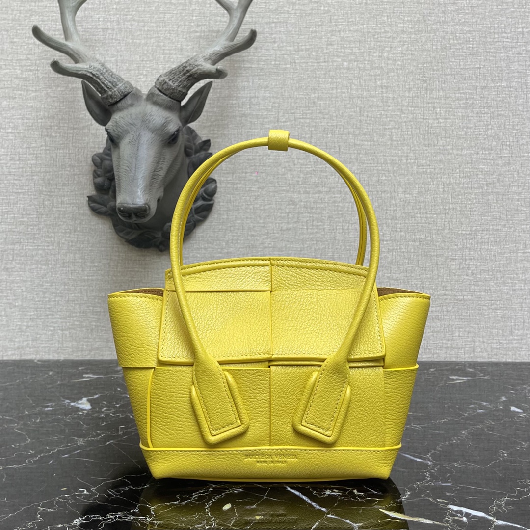 b0tt*ga Ven*ta small arco yellow 600606 29 x 8 x 17 cm