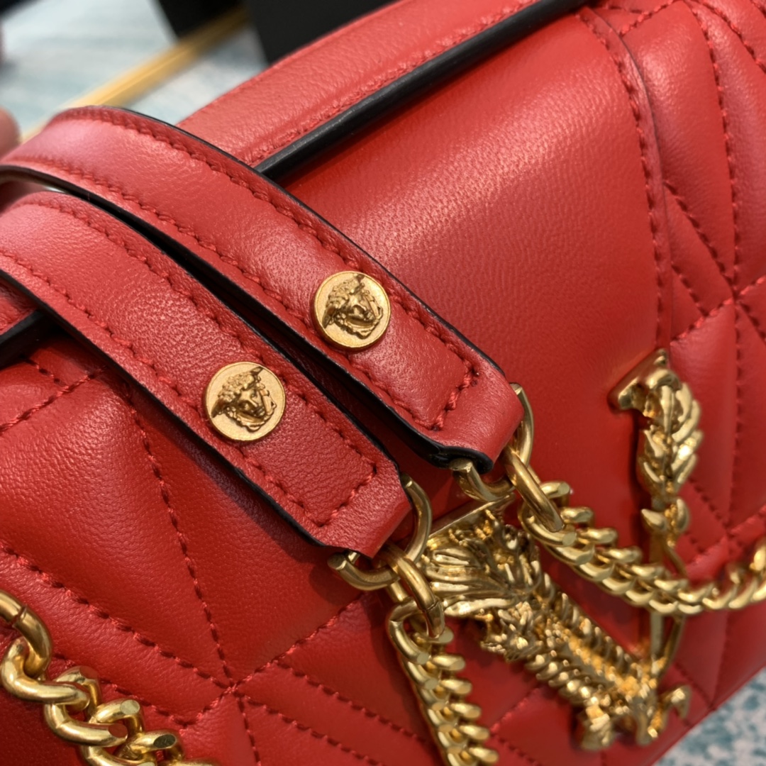 VERASACE VIRTUS QUILTED Shoulder Bag Red DBFG985 24 x 9 x 16.5 cm