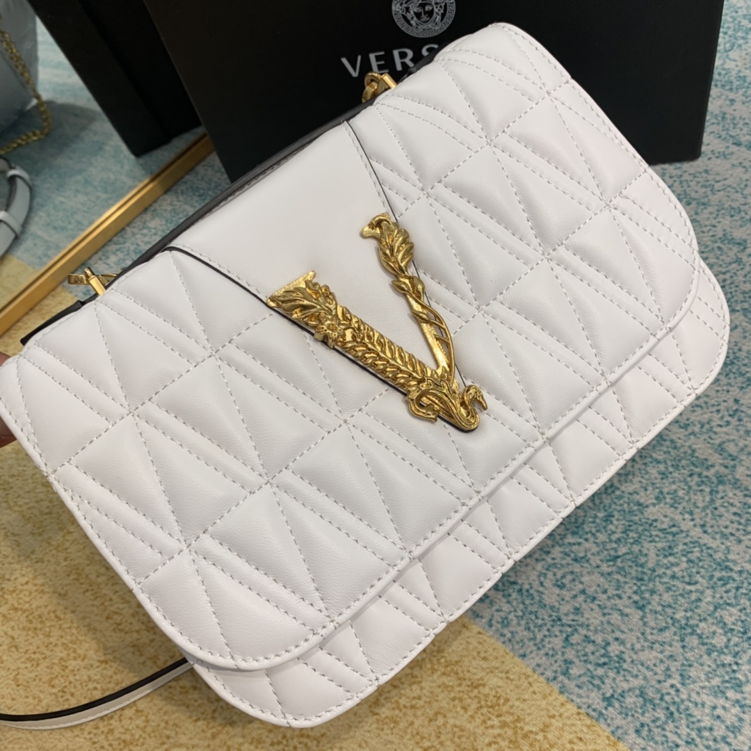 VERASACE VIRTUS QUILTED Shoulder Bag White DBFG985 24 x 9 x 16.5 cm