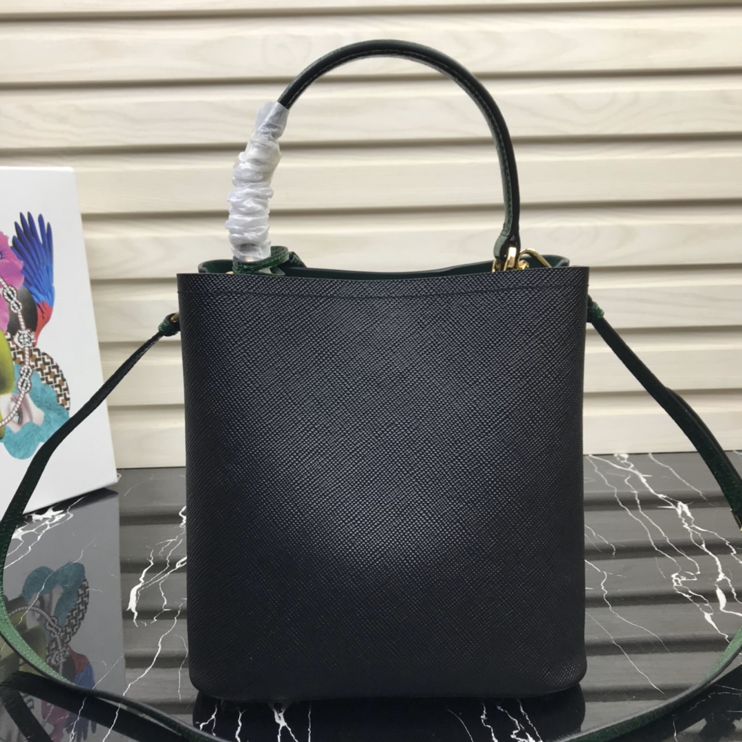 Pra*a medium panier saffiano leather bag black and green 1ba212 22 × 23 × 13 cm