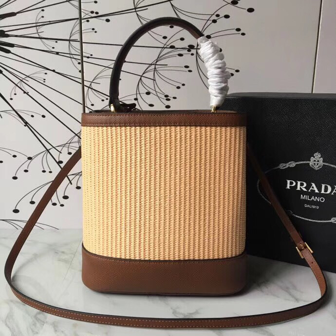 Pra*a medium straw panier bag tan brown 1ba212 13 x 22 x 23 cm
