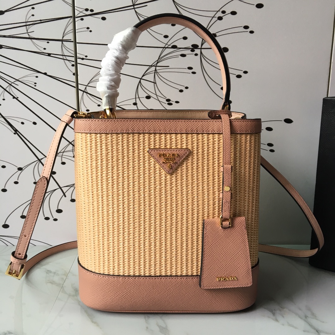 Pra*a medium straw panier bag powder pink 1ba212 13 x 22 x 23 cm
