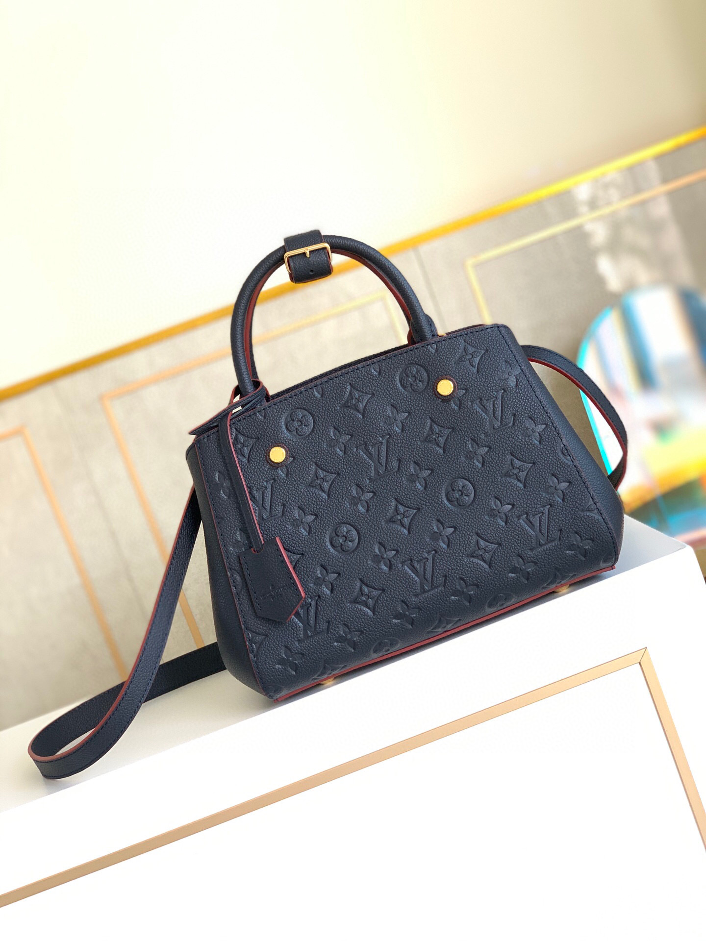 l0vis Vvtt0n montaigne bb monogram empreinte leather marrine rouge m42747 29 x 20 x 13 cm