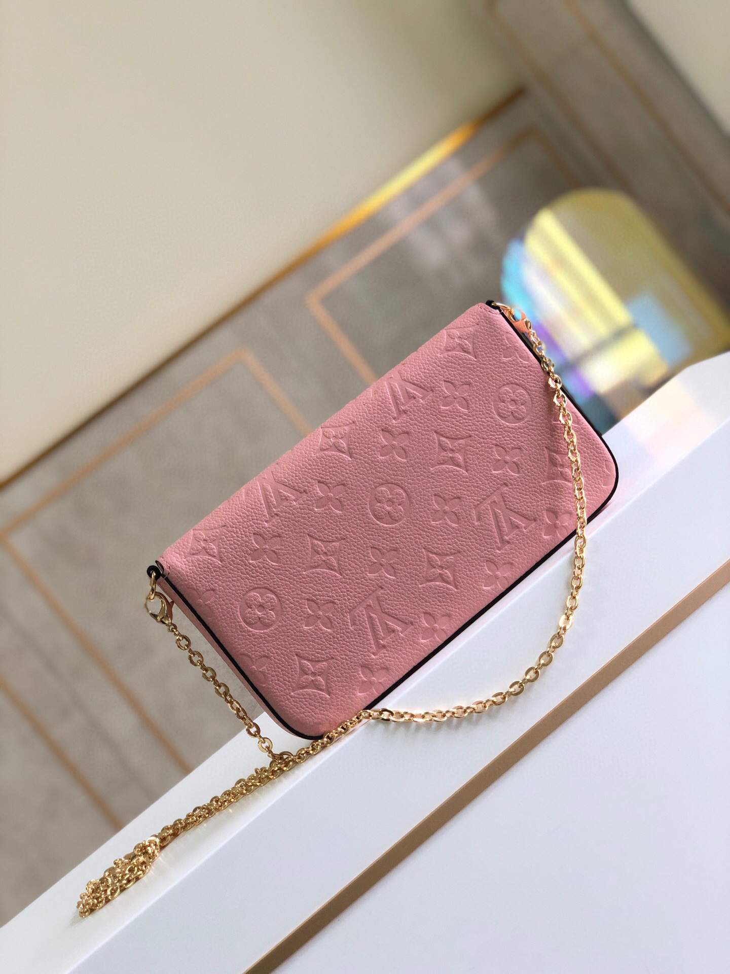 l0vis Vvtt0n fÉlicie pochette monogram empreinte leather rose pudre m67856 21 x 12 x 3 cm