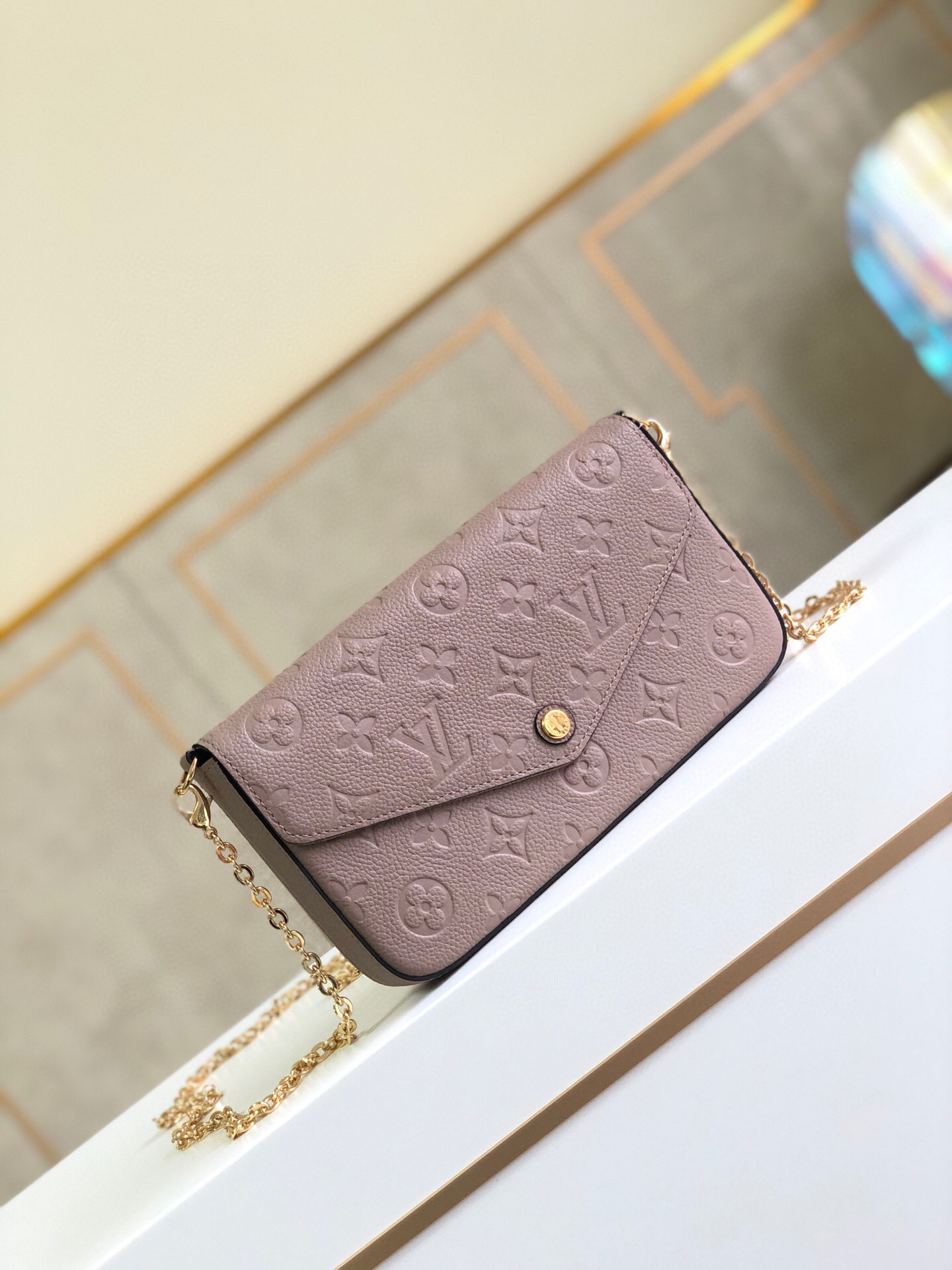 l0vis Vvtt0n fÉlicie pochette monogram empreinte leather beige m68697 21 x 12 x 3 cm