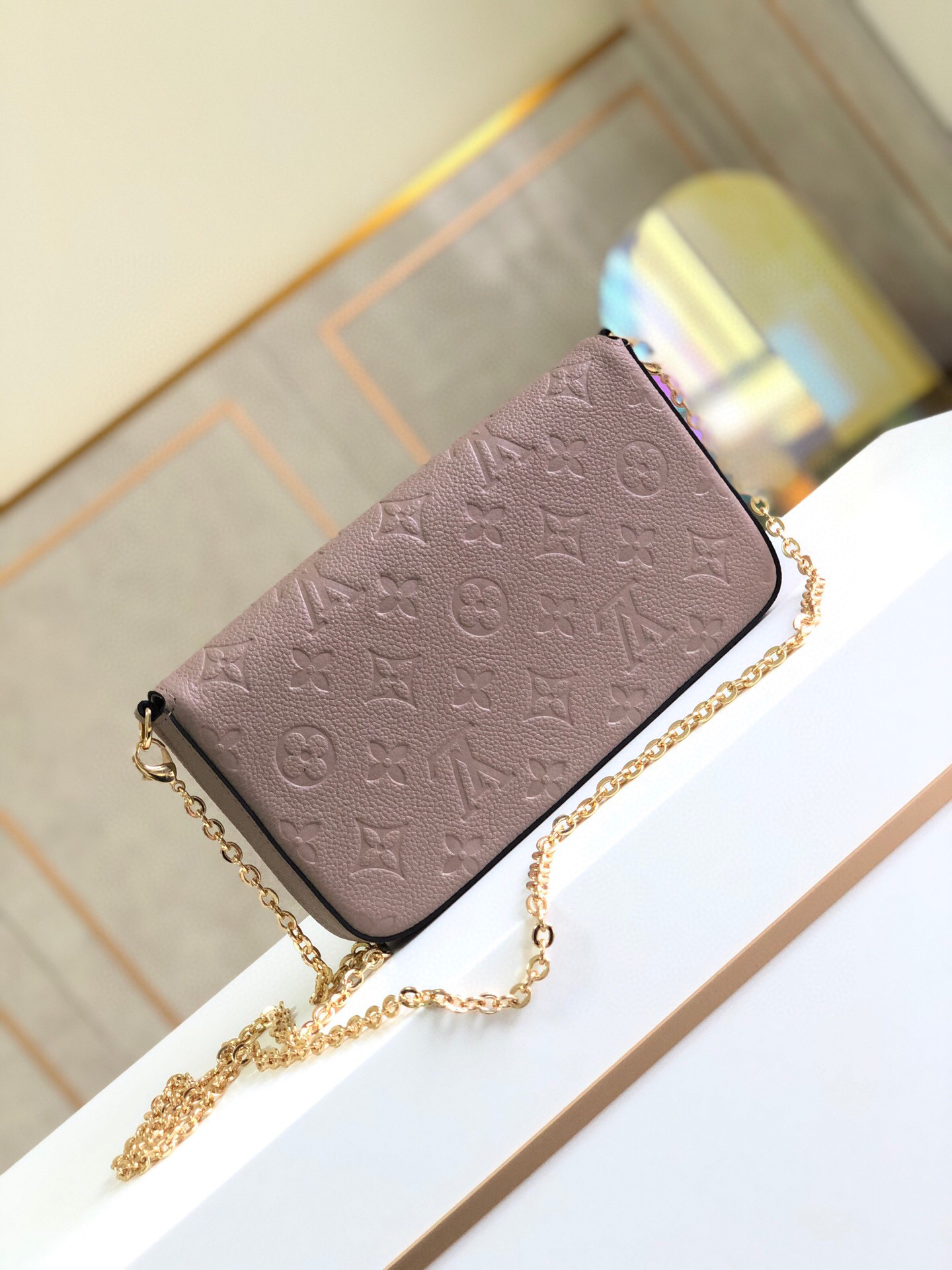 l0vis Vvtt0n fÉlicie pochette monogram empreinte leather beige m68697 21 x 12 x 3 cm