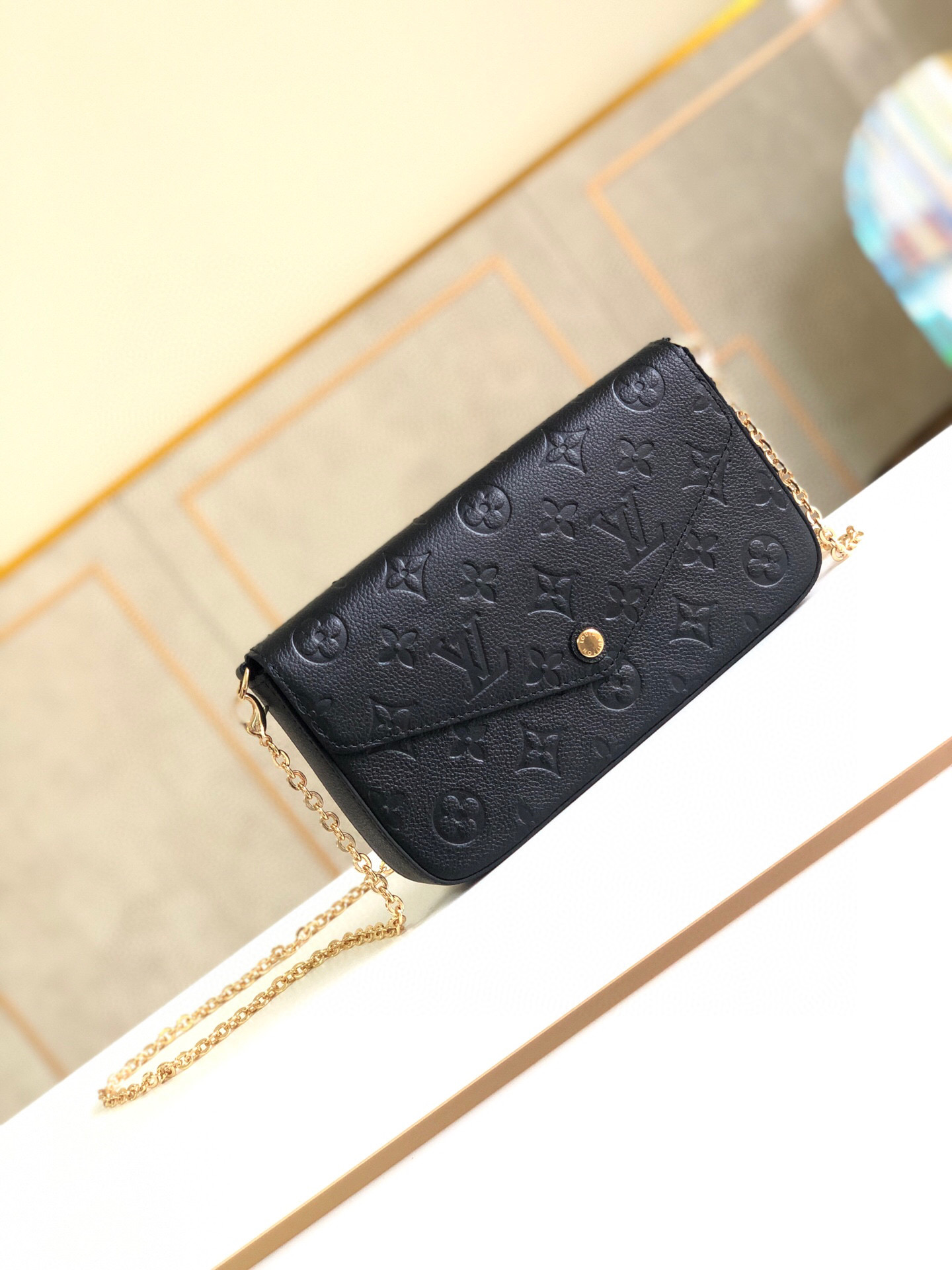 l0vis Vvtt0n fÉlicie pochette monogram empreinte leather black m64064 21 x 12 x 3 cm
