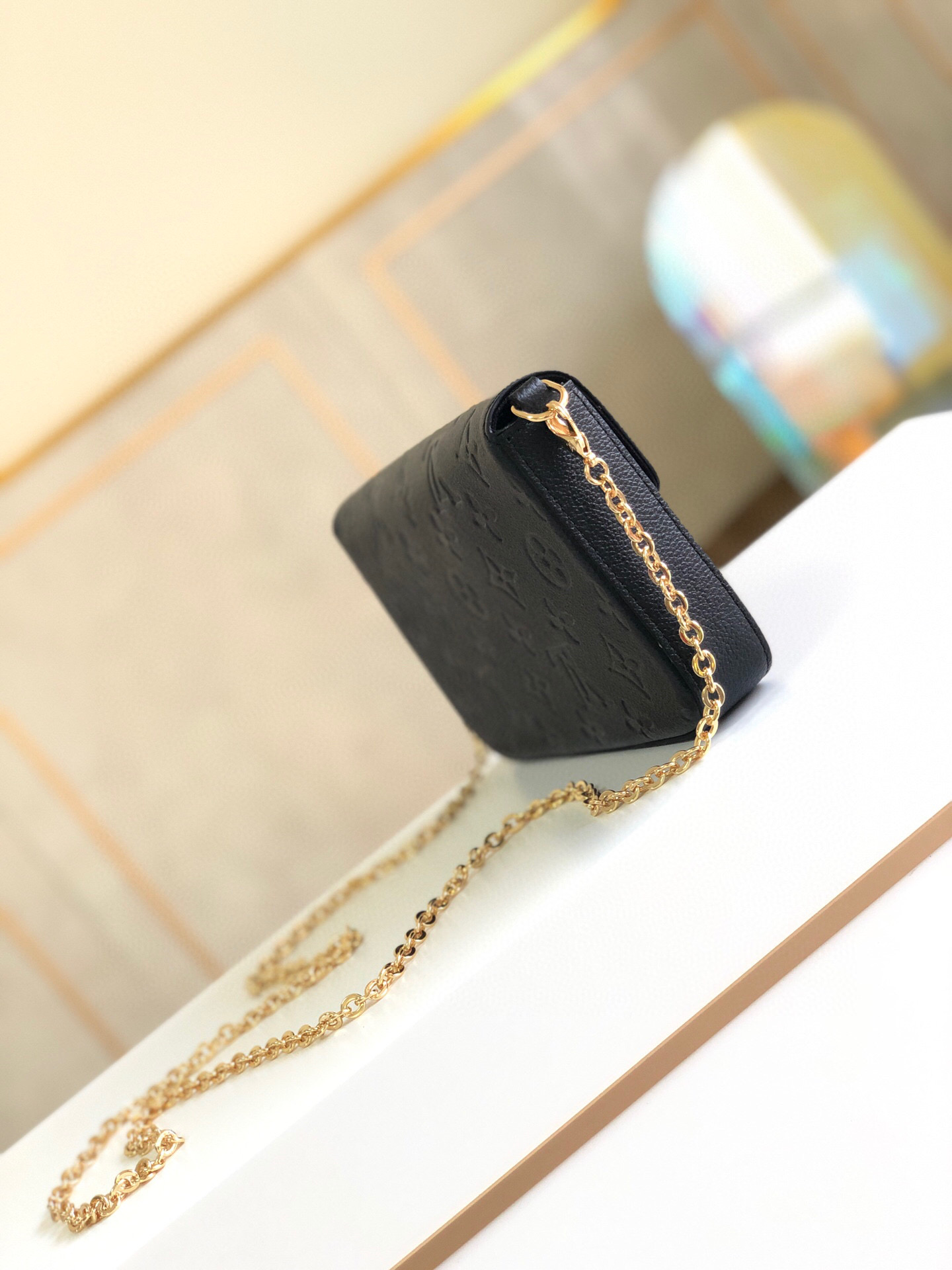 l0vis Vvtt0n fÉlicie pochette monogram empreinte leather black m64064 21 x 12 x 3 cm