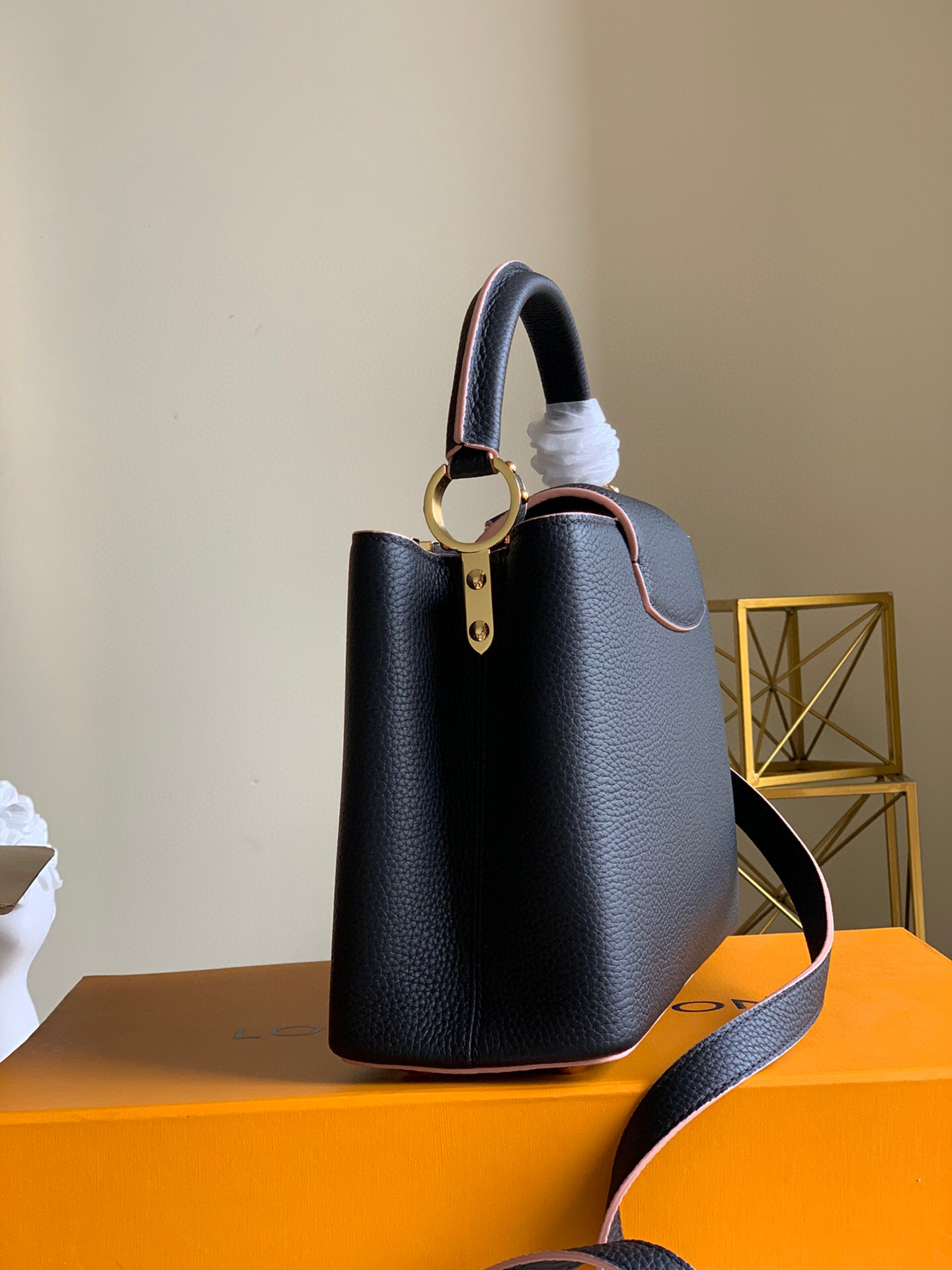 l0vis Vvtt0n capucines mm taurillon leather black m42259 31 × 21 × 11 cm