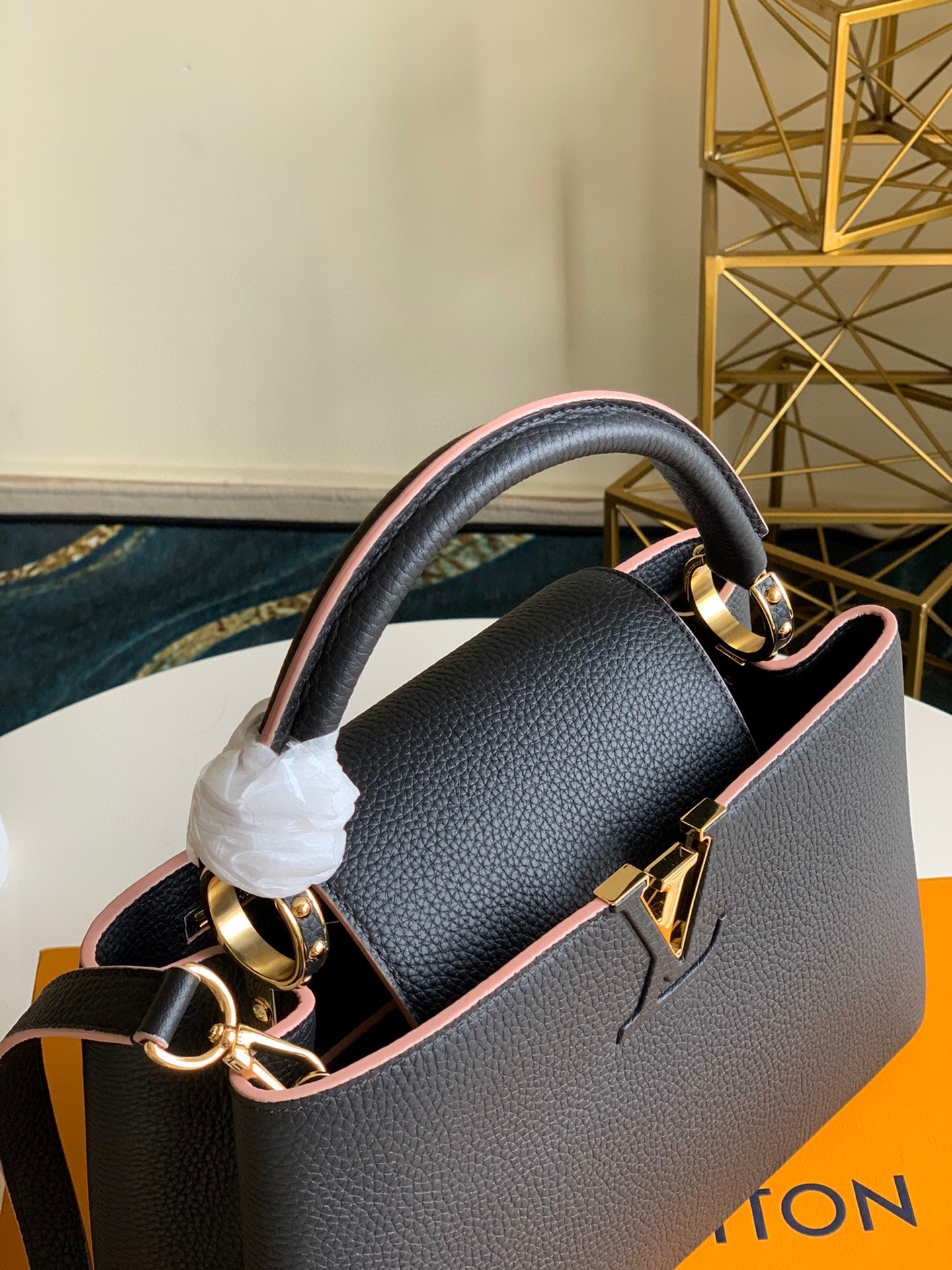 l0vis Vvtt0n capucines mm taurillon leather black m42259 31 × 21 × 11 cm