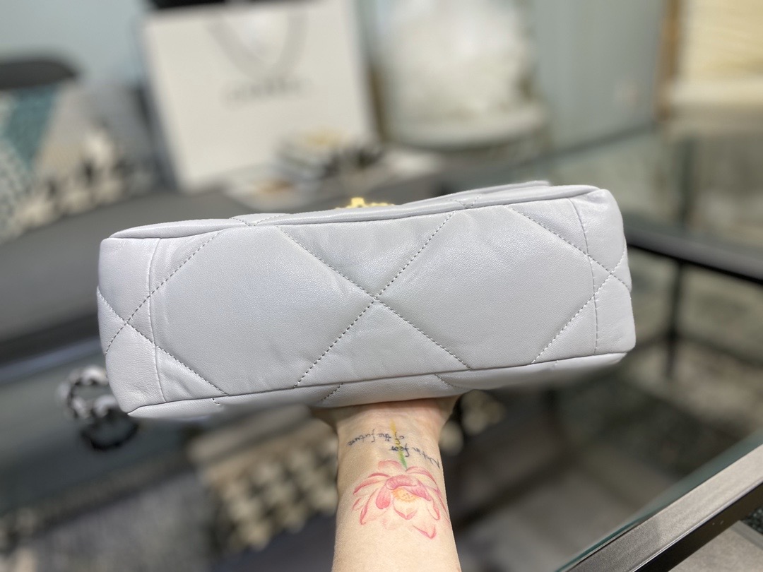 Ch**el 19 handbag lambskin grey as1160 26cm