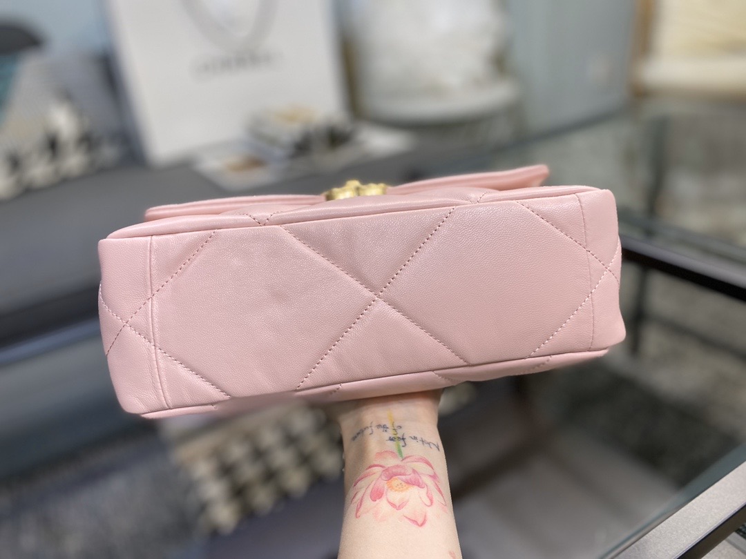 Ch**el 19 handbag lambskin pink as1160 26cm