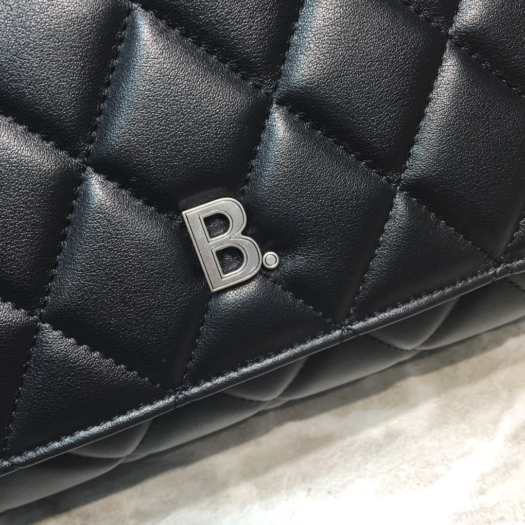 ba1en*iaga large buckle shoulder bag D1am0nd pattern leather silver metal black 37 x 8 x 29 cm