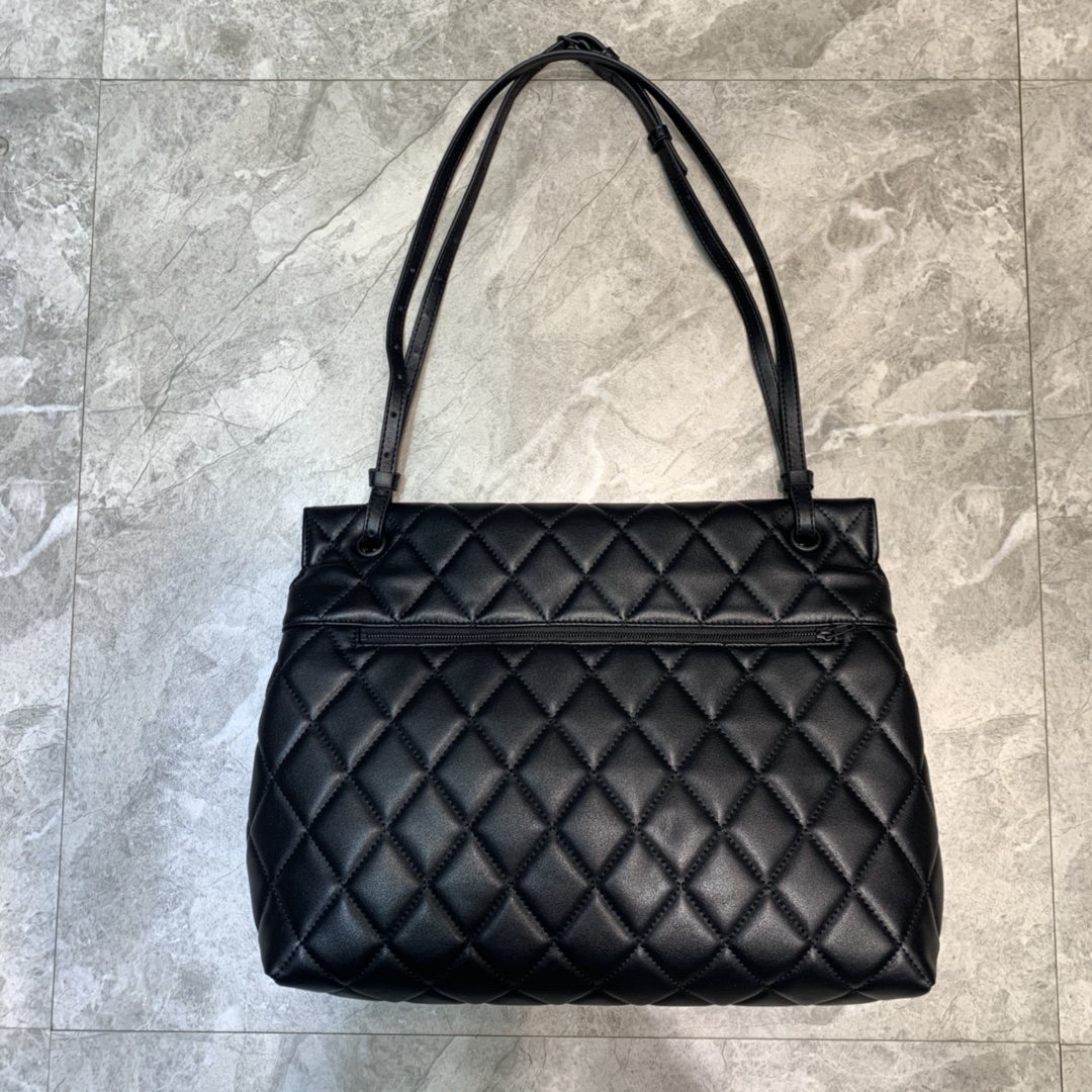 ba1en*iaga large buckle shoulder bag D1am0nd pattern leather black metal black 37 x 8 x 29 cm