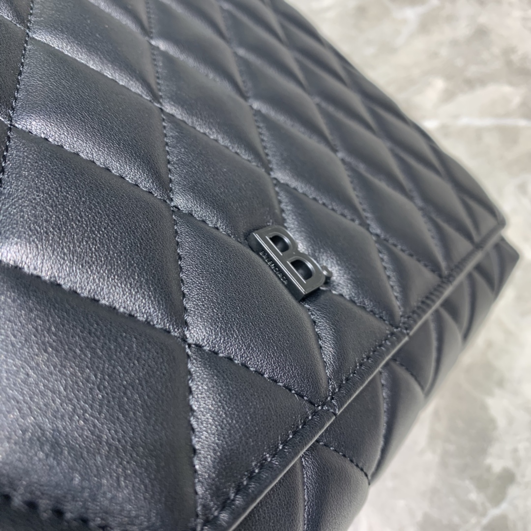 ba1en*iaga large buckle shoulder bag D1am0nd pattern leather black metal black 37 x 8 x 29 cm