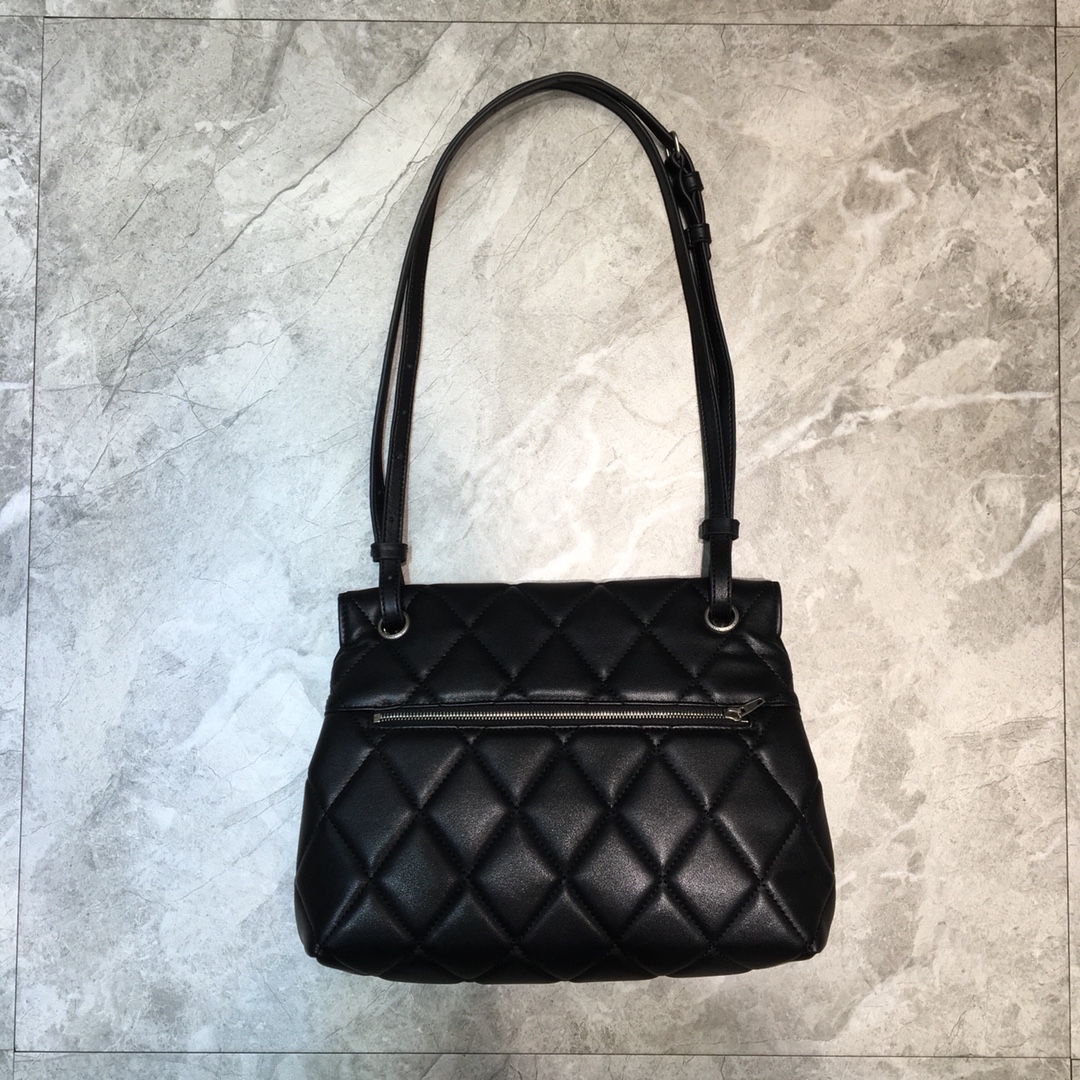ba1en*iaga small buckle shoulder bag D1am0nd pattern leather silver metal black 25 x 9 x 20 cm