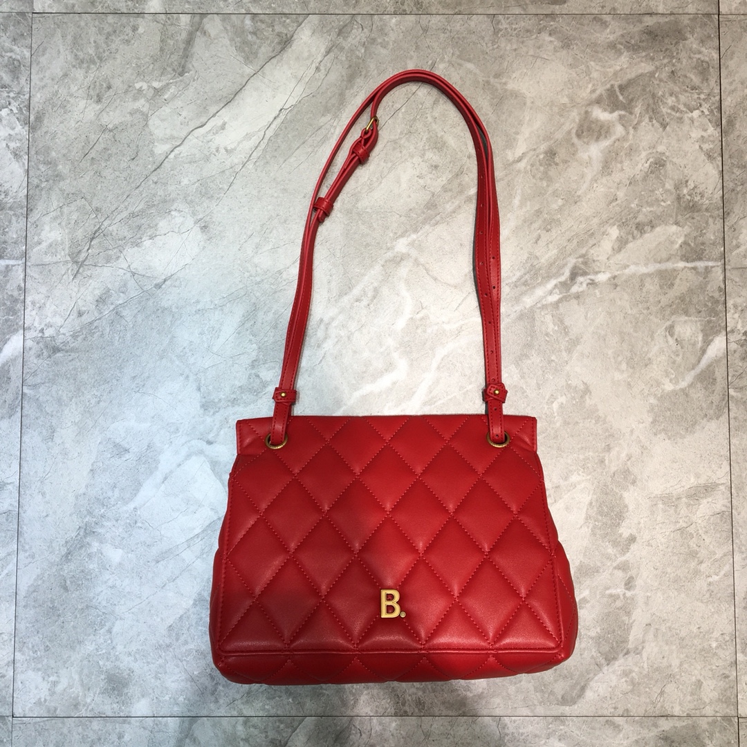 ba1en*iaga small buckle shoulder bag d1am0nd pattern leather G01den metal red 25 x 9 x 20 cm