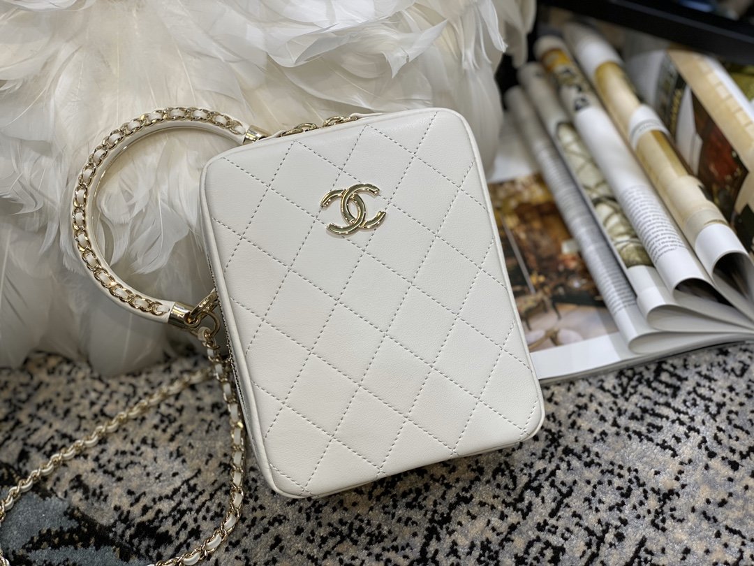Ch**el vertical camera bag white as1753 17.5 x 14 x 7 cm