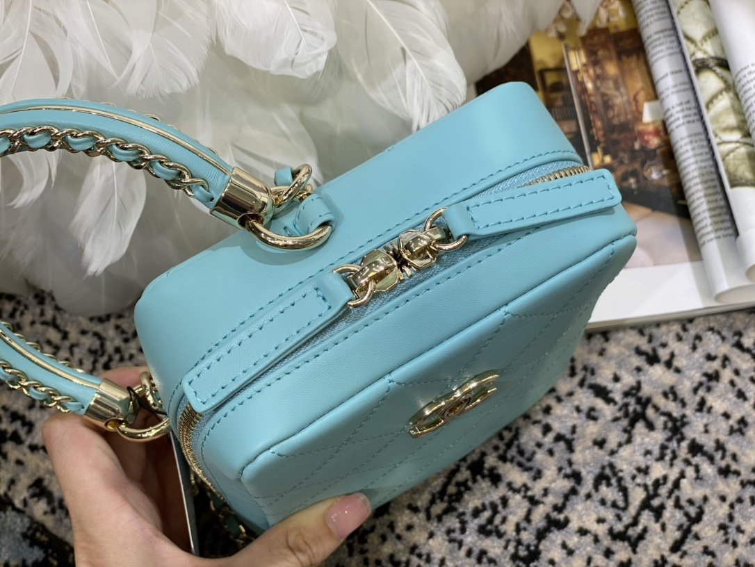 Ch**el vertical camera bag blue as1753 17.5 x 14 x 7 cm