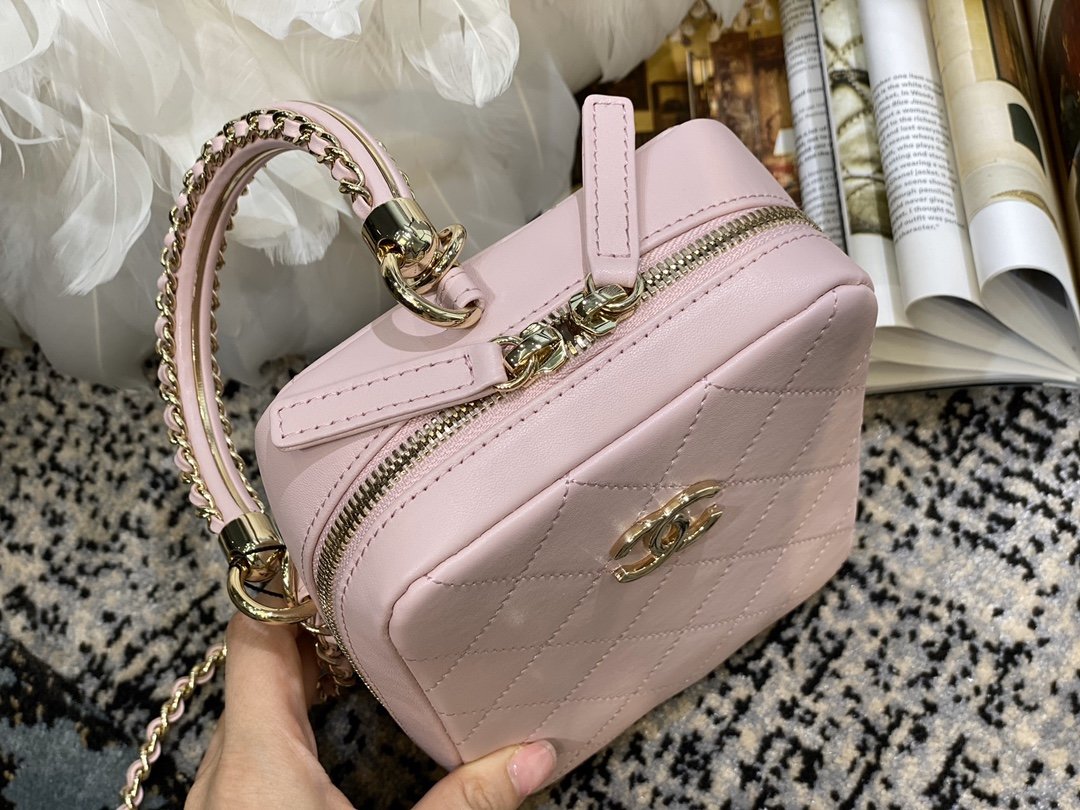 Ch**el vertical camera bag pink as1753 17.5 x 14 x 7 cm