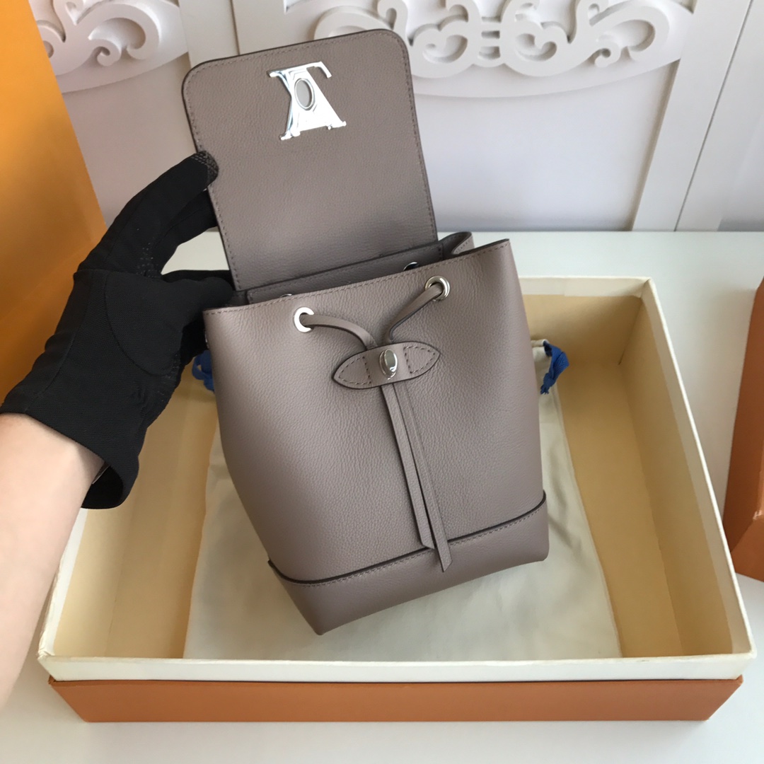 l0vis Vvtt0n mini lockme backpack calfskin leather grey m54573 16 x 19.4 x 10 cm