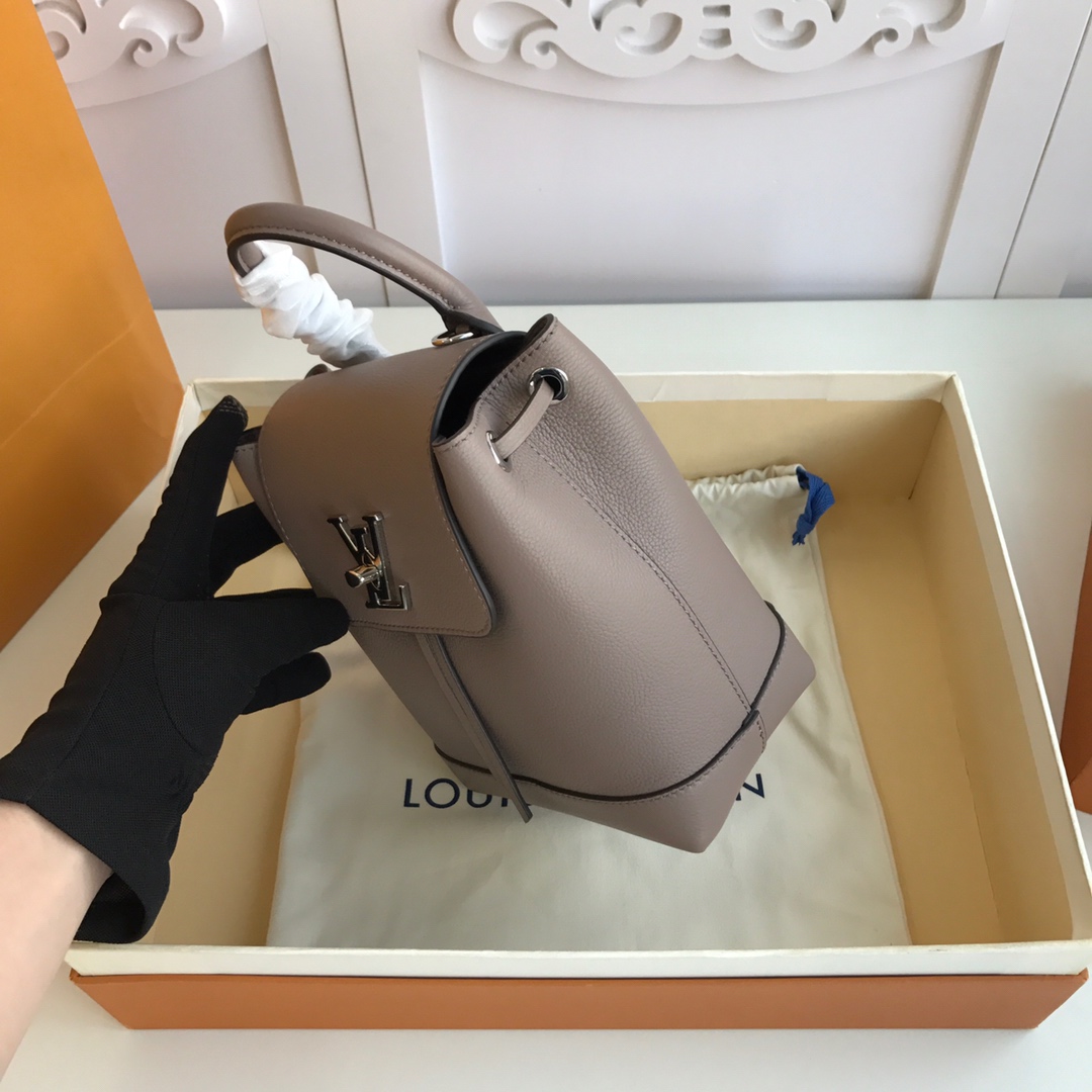 l0vis Vvtt0n mini lockme backpack calfskin leather grey m54573 16 x 19.4 x 10 cm